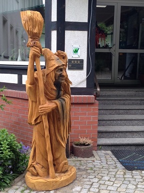 Hexenskulptur im Harz